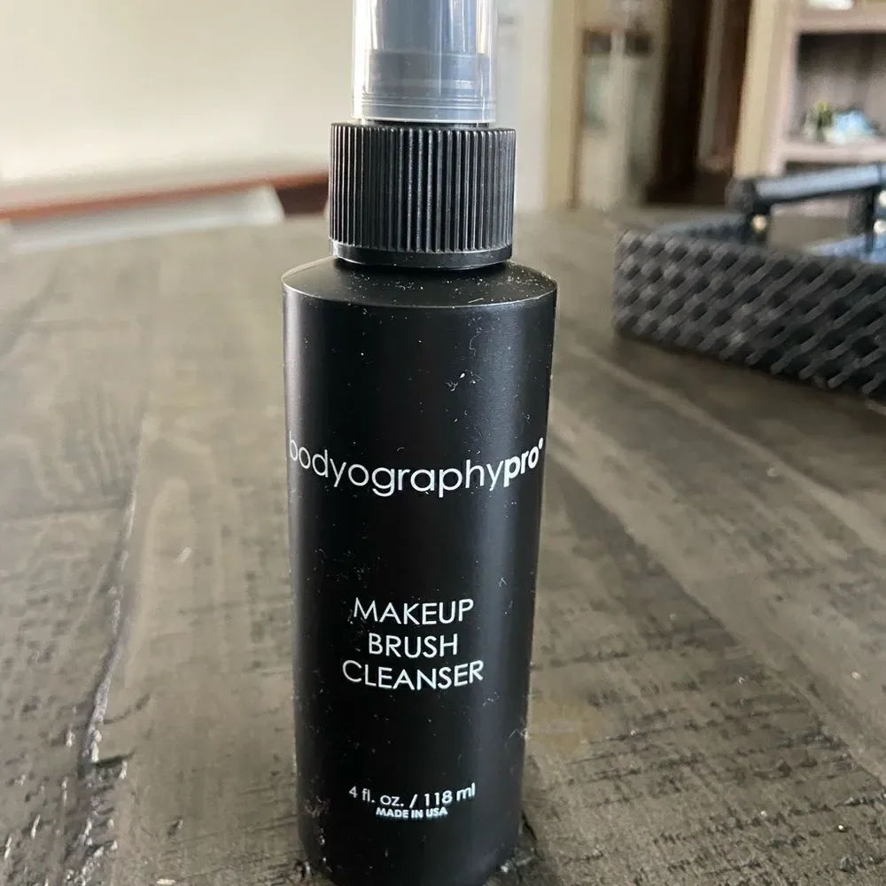 NWT bodyprograhy pro makeup brush cleaner